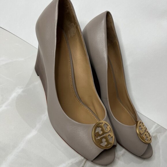Tory Burch Grey Leather Julianne Peep Toe Wedge Heel Pumps - Picture 2 of 10